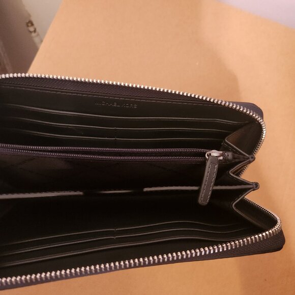 Michael Kors New York EST. 1981 NWOT Blue Large Leather Wallet - Picture 14 of 15